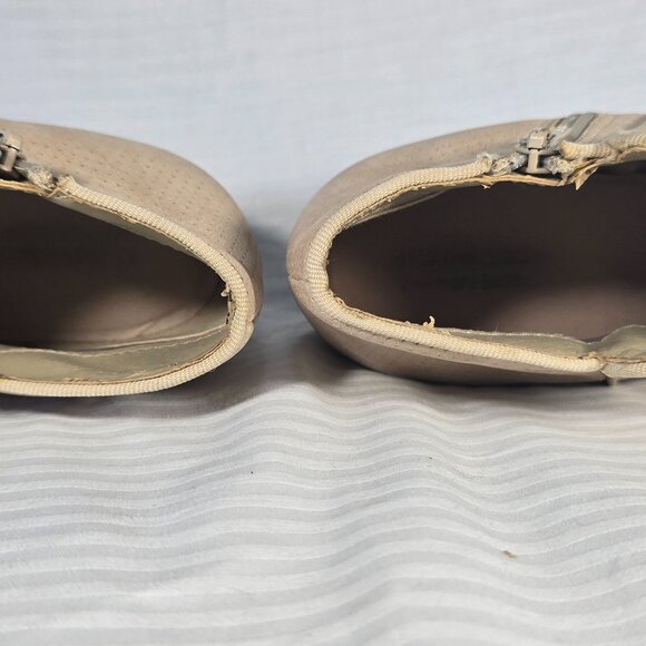 St Johns Bay Boots Womens 10 M Loyola Ankle Booties Beige Faux Leather Zipper - Picture 6 of 7